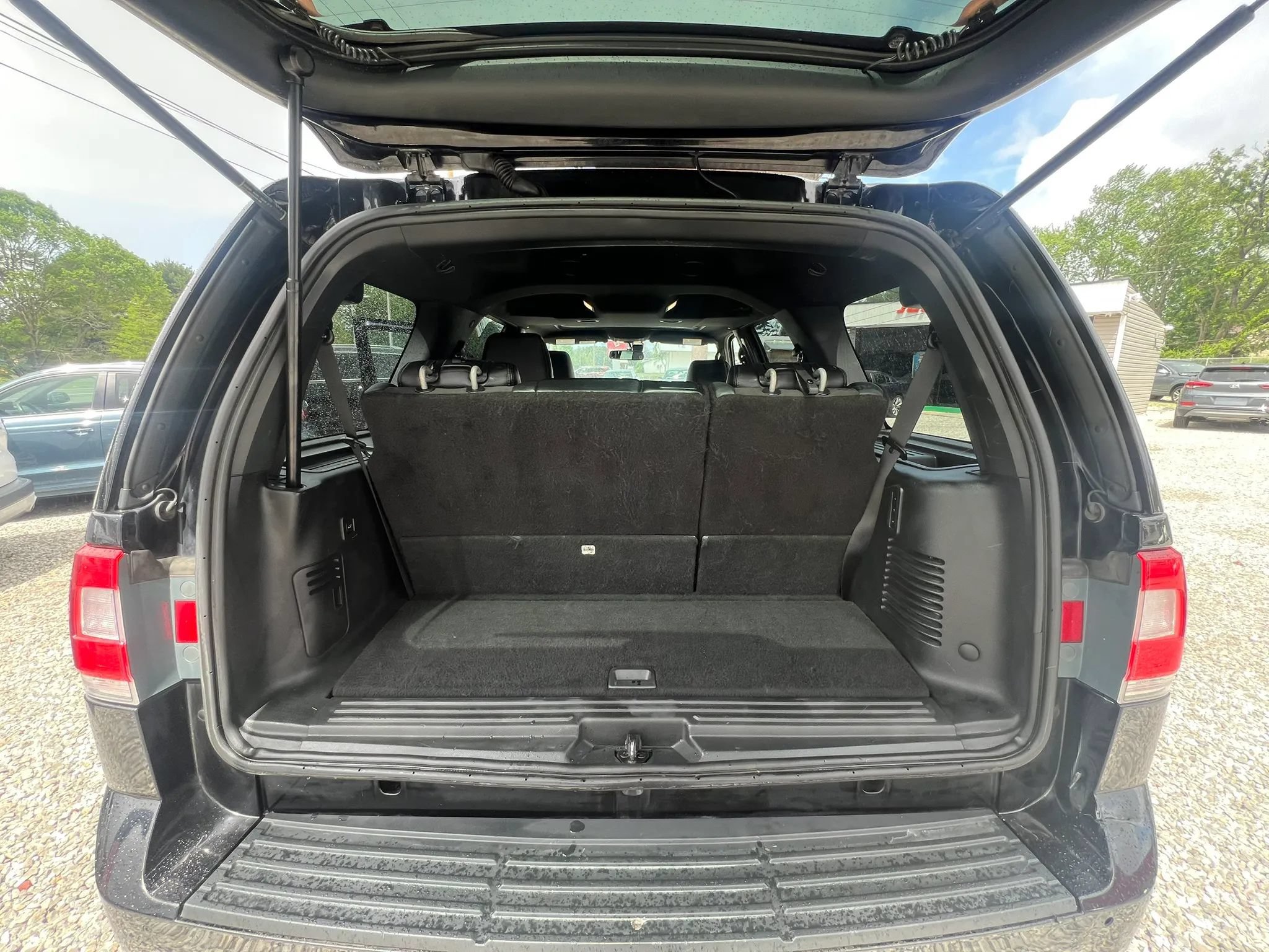 Used 2016 Lincoln Navigator Reserve AWD/4WD image 14