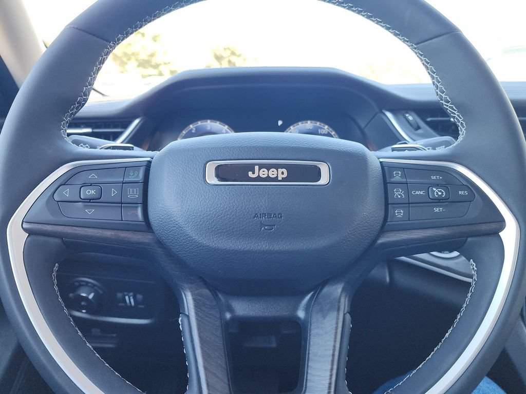 Used 2023 Jeep Grand Cherokee L Limited AWD/4WD image 14