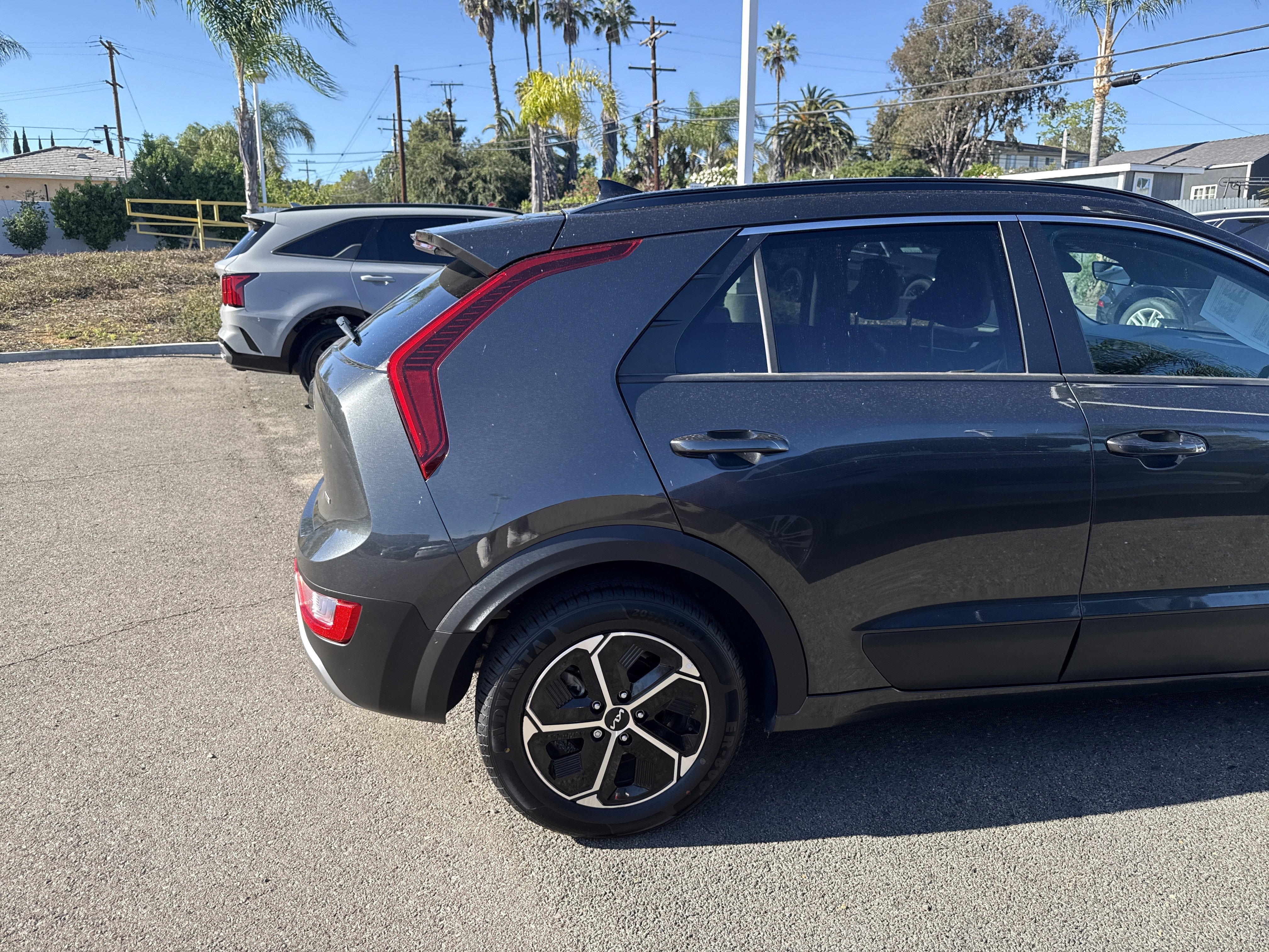 Used 2023 Kia Niro EX image 7