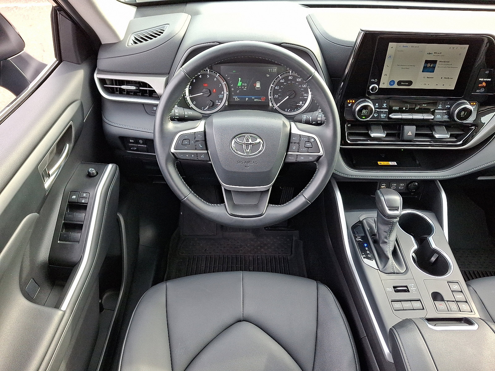 Certified 2025 Toyota Highlander XLE image 12