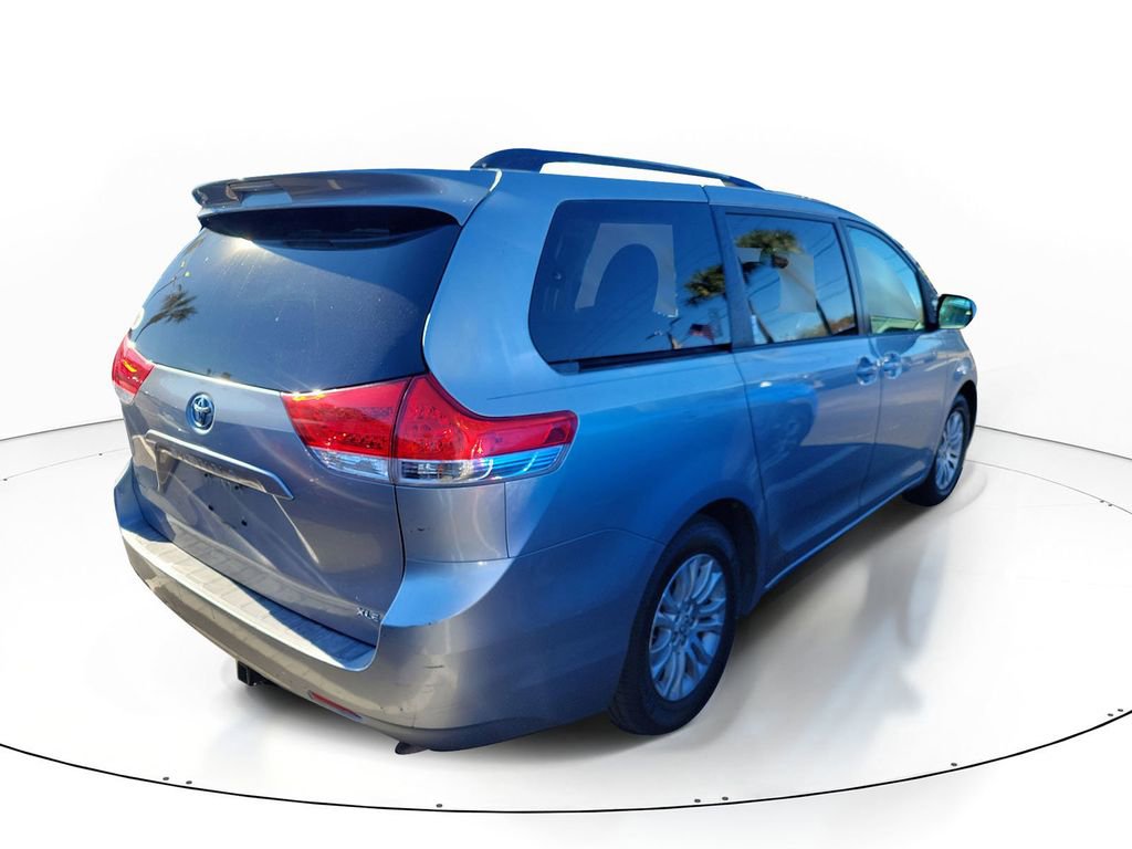 Used 2011 Toyota Sienna image 4