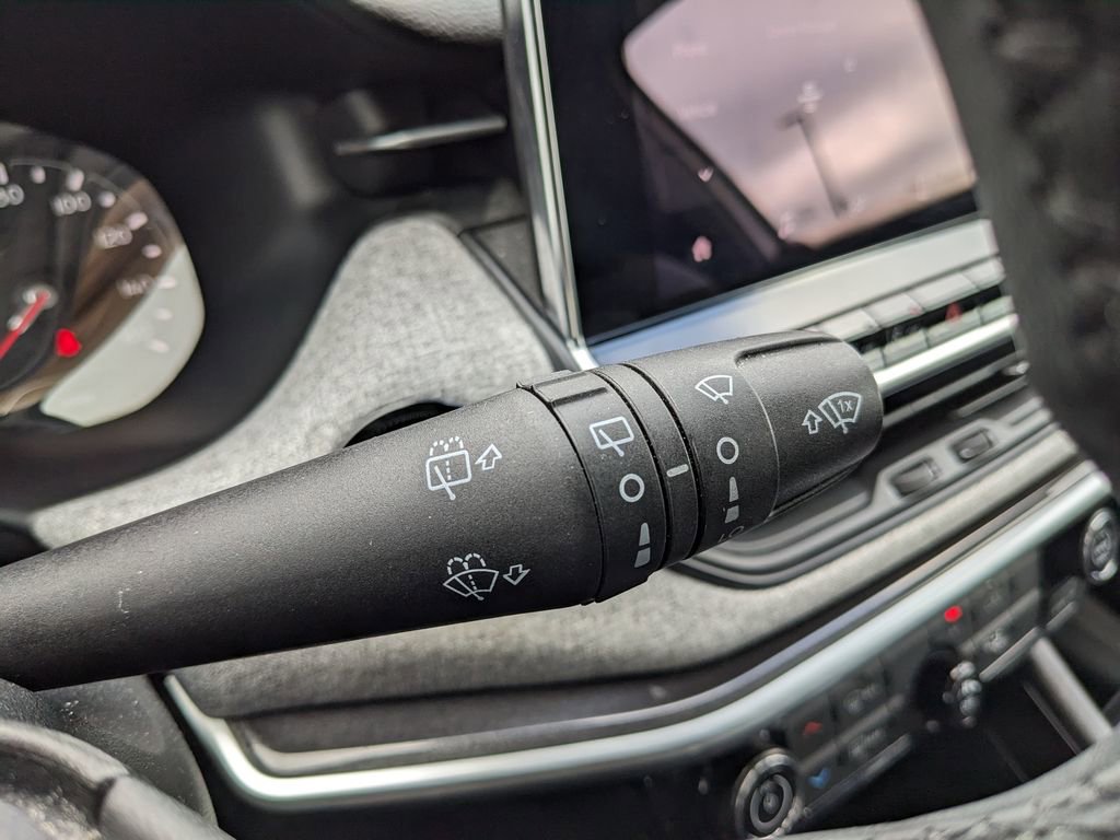 Used 2024 Jeep Compass Latitude image 50