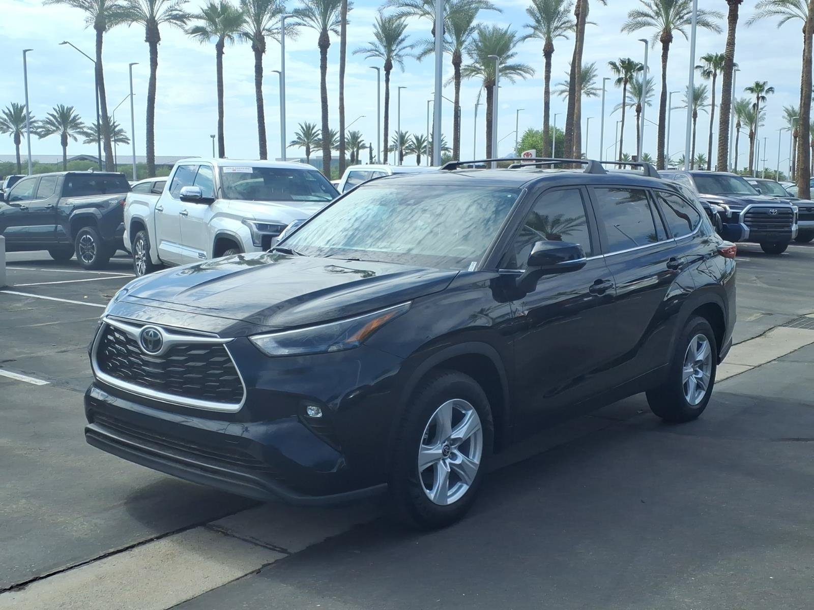 Used 2023 Toyota Highlander LE FWD image 8