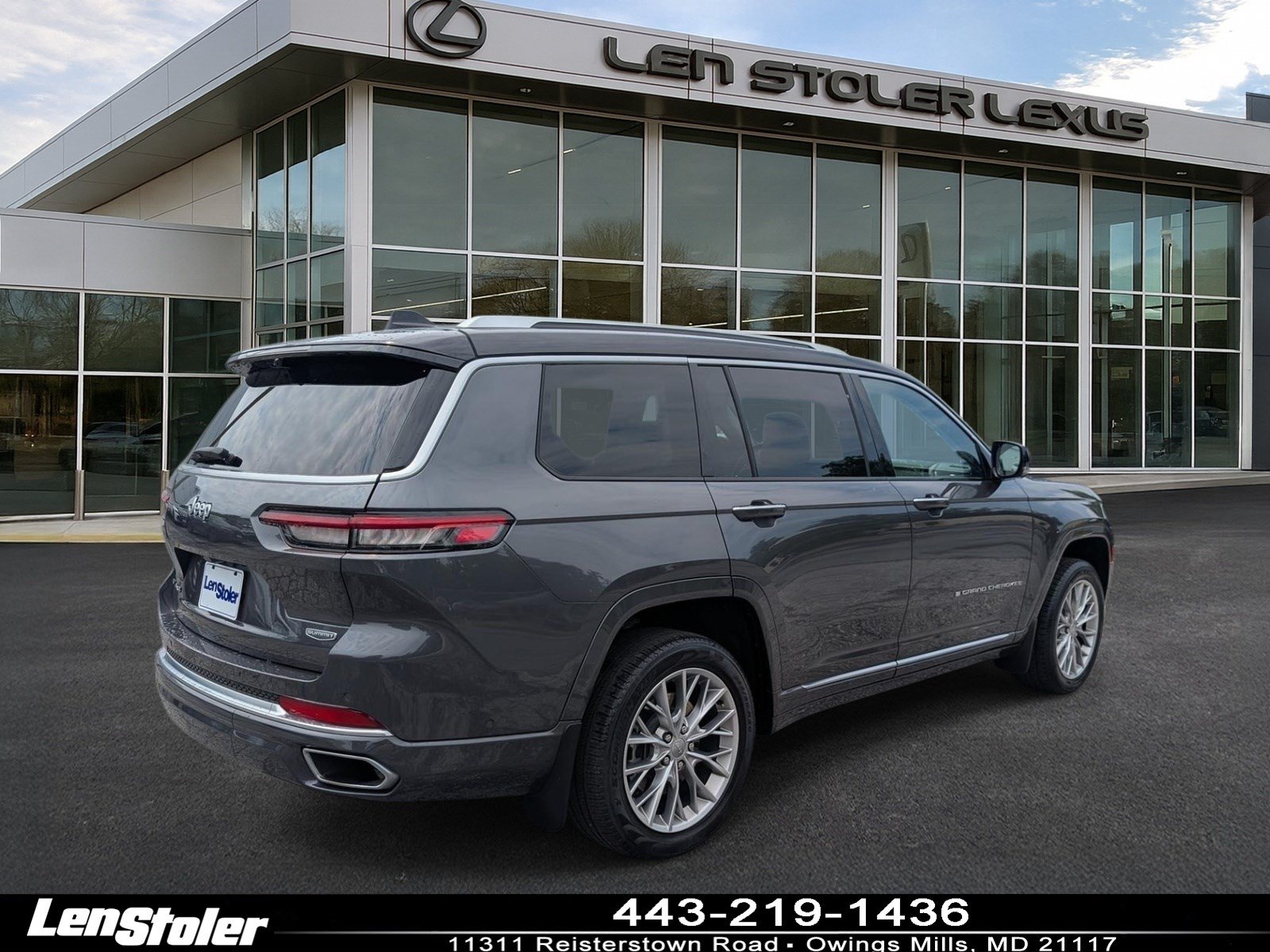 Used 2023 Jeep Grand Cherokee L Summit w/ Advanced Protech Group IV AWD/4WD image 3
