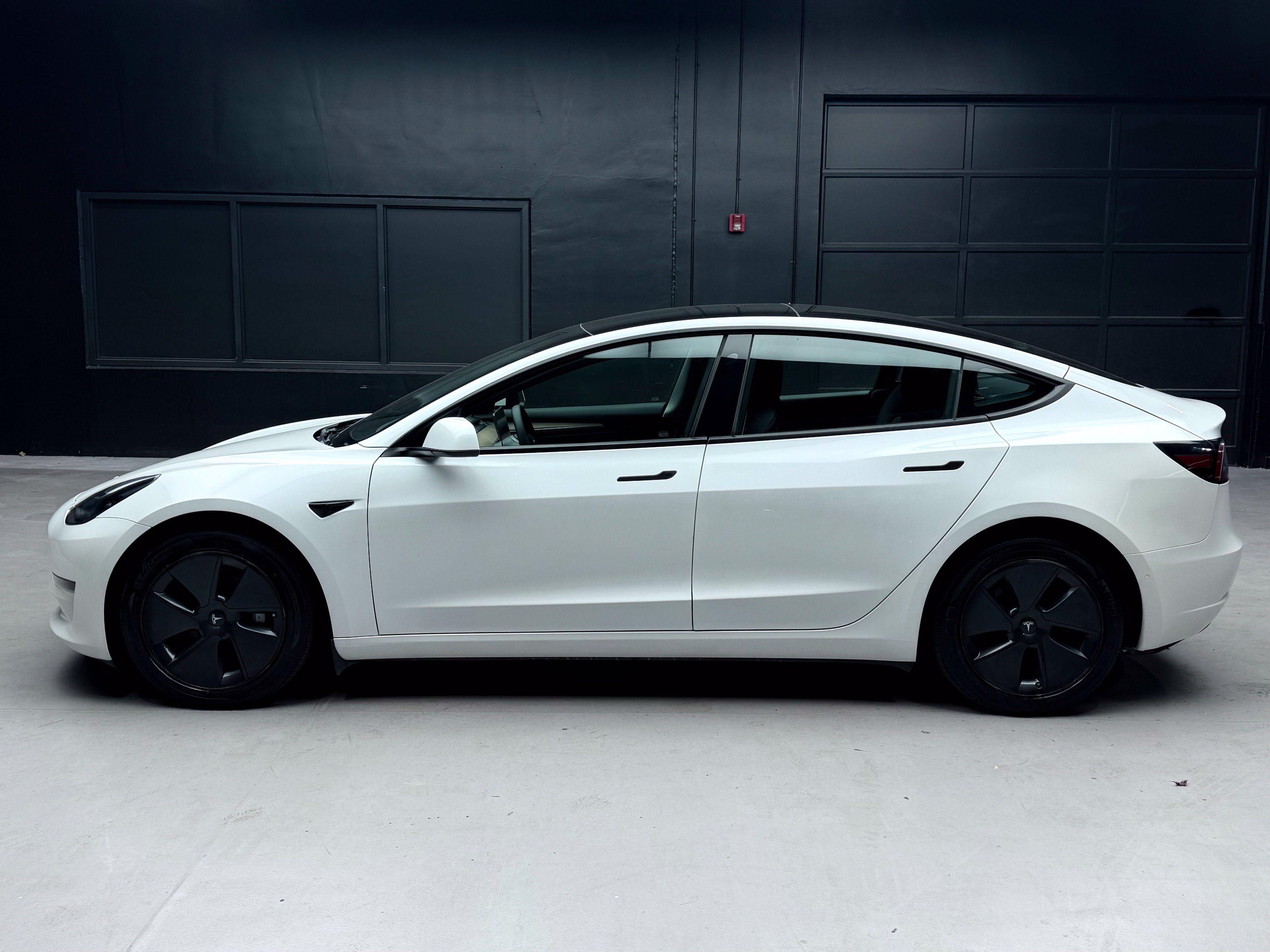 Used 2021 Tesla Model 3 Standard Range Plus RWD image 4