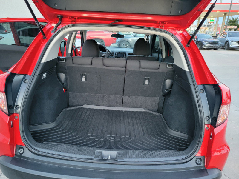 Used 2017 Honda HR-V LX image 32