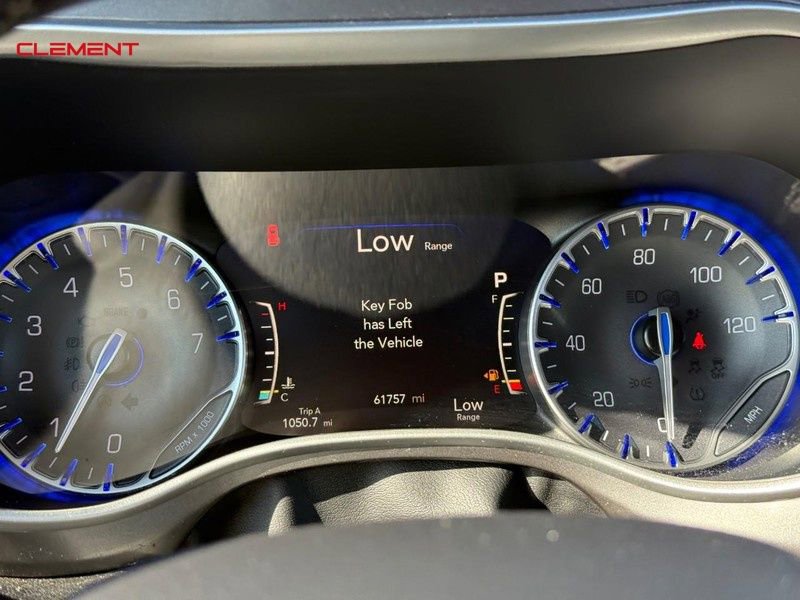Used 2024 Chrysler Pacifica Touring-L FWD image 27