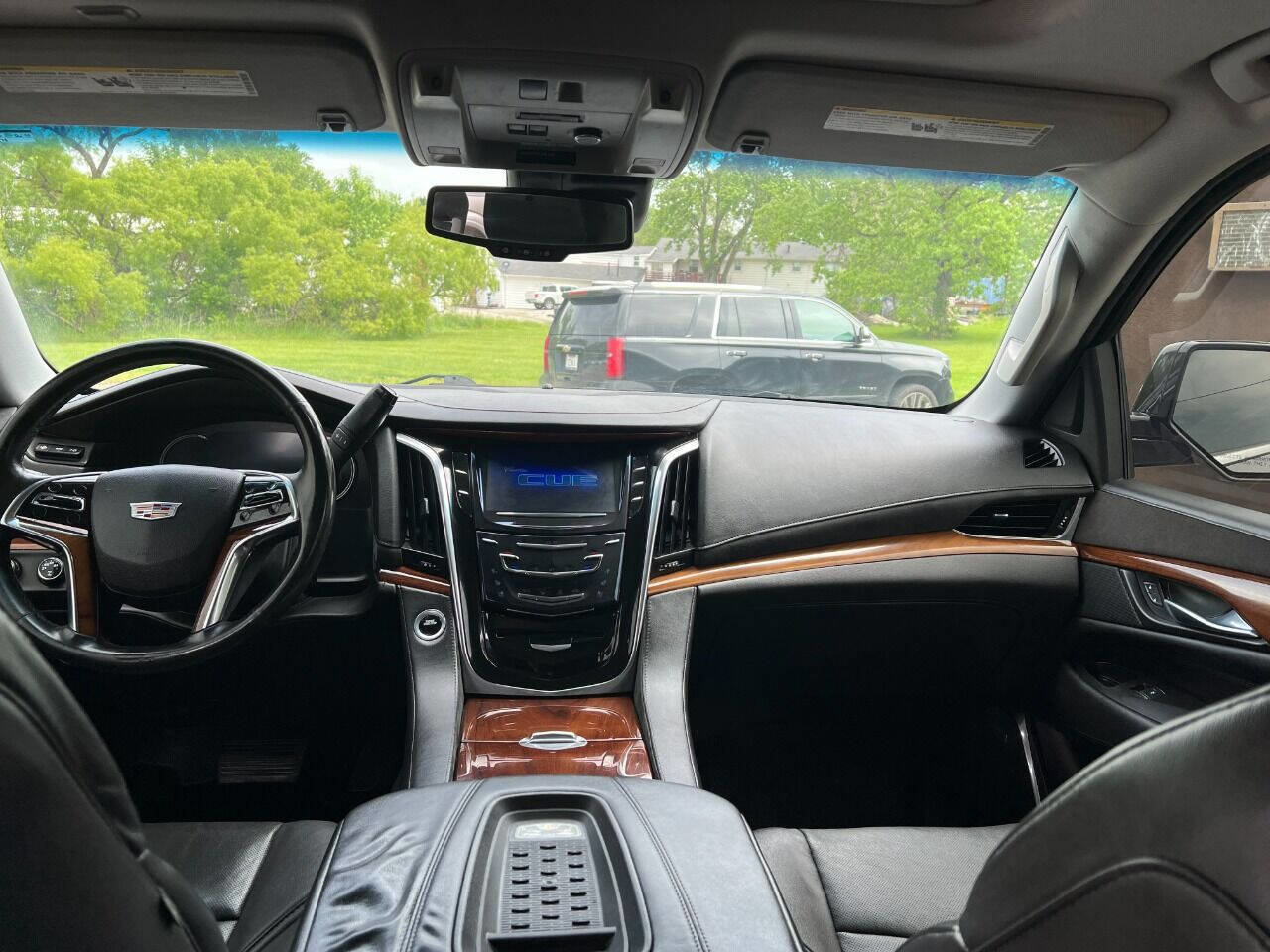Used 2016 Cadillac Escalade Luxury AWD/4WD image 7