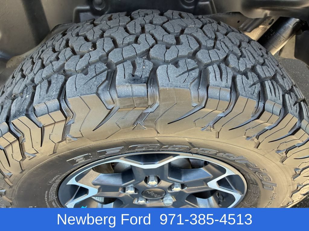 Used 2022 Jeep Wrangler Unlimited Rubicon 4xe w/ Cold Weather Group AWD/4WD image 9