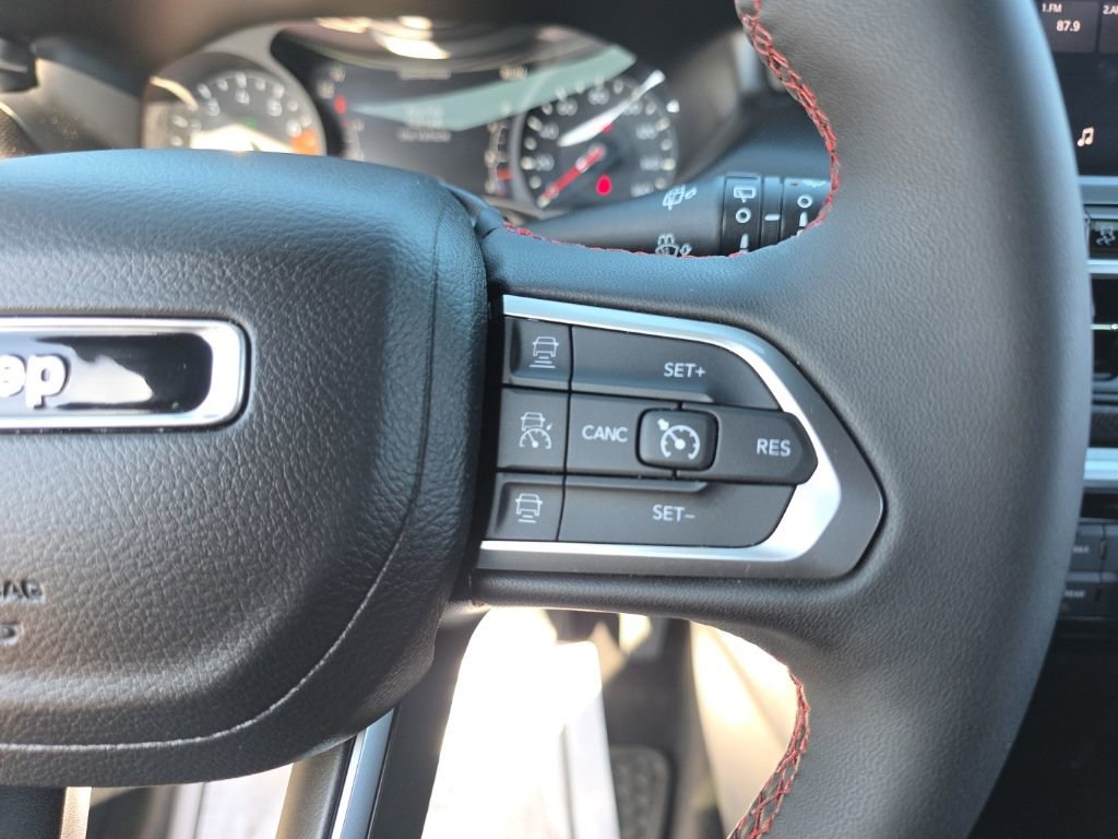 Used 2026 Jeep Compass Trailhawk AWD/4WD image 12