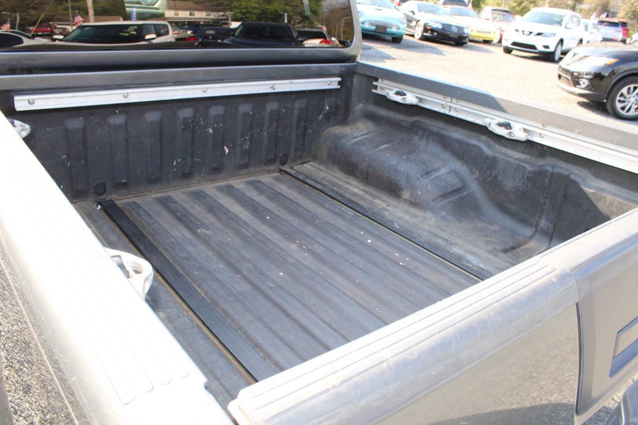Used 2005 Nissan Frontier SE w/ (P01) Power Pkg AWD/4WD image 24