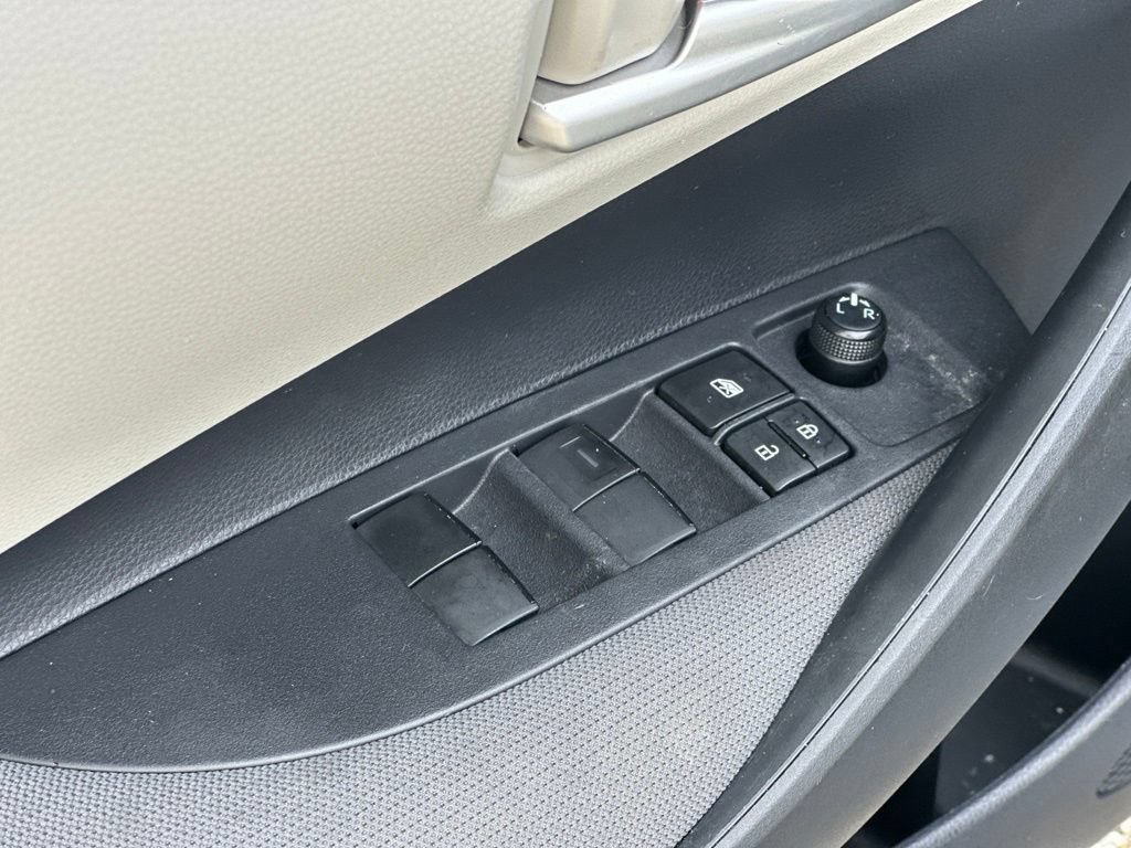 Used 2020 Toyota Corolla LE FWD image 15