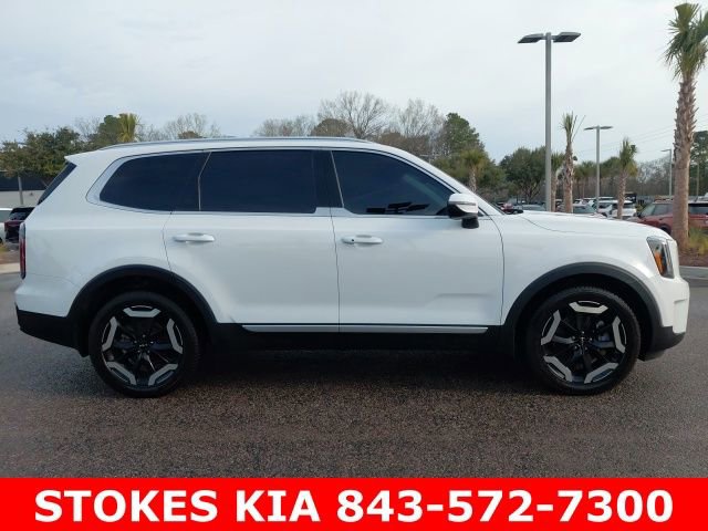 Used 2023 Kia Telluride EX w/ EX Captain's Chair Package image 4