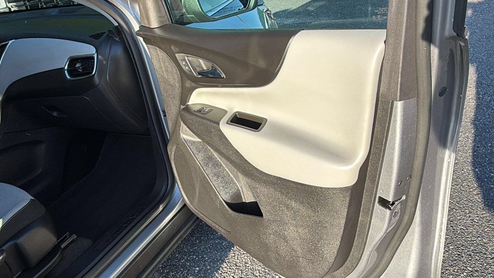 Used 2024 Chevrolet Equinox LT FWD image 17