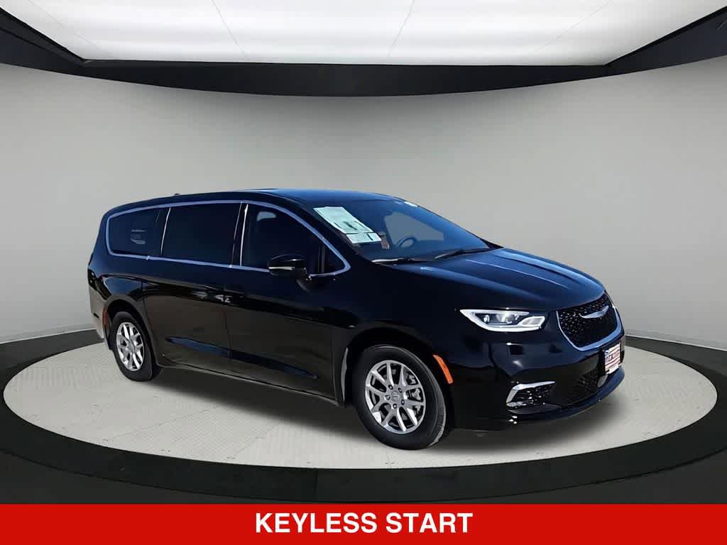 New 2026 Chrysler Pacifica Select FWD image 2