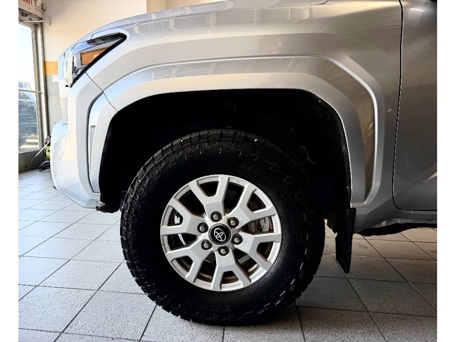 Used 2024 Toyota Tacoma SR5 AWD/4WD image 13