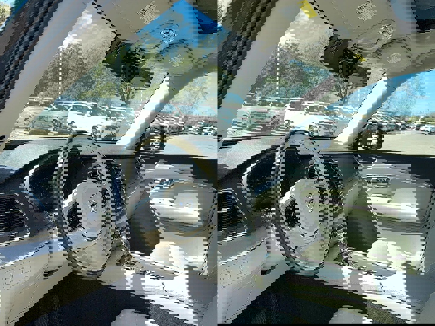 Used 2021 Volvo XC90 T5 Momentum w/ Protection Package Premier image 9