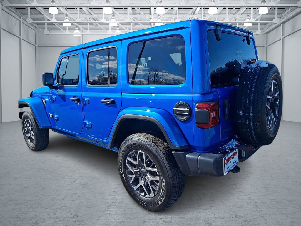 Used 2025 Jeep Wrangler Sahara image 3