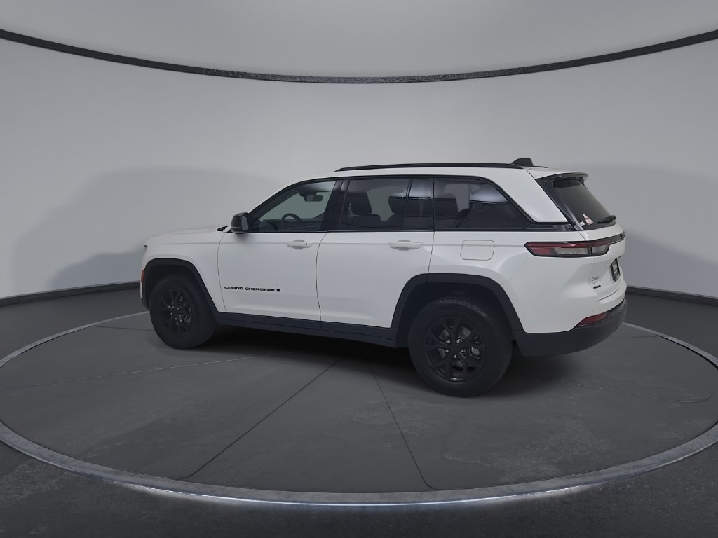 Certified 2025 Jeep Grand Cherokee Altitude AWD/4WD image 11