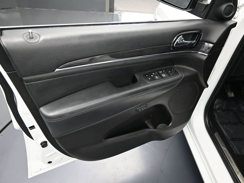 Used 2020 Jeep Grand Cherokee Overland image 17