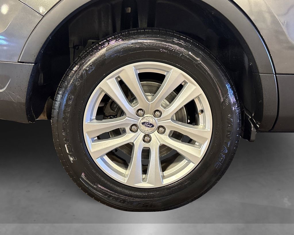 Used 2018 Ford Explorer XLT image 19