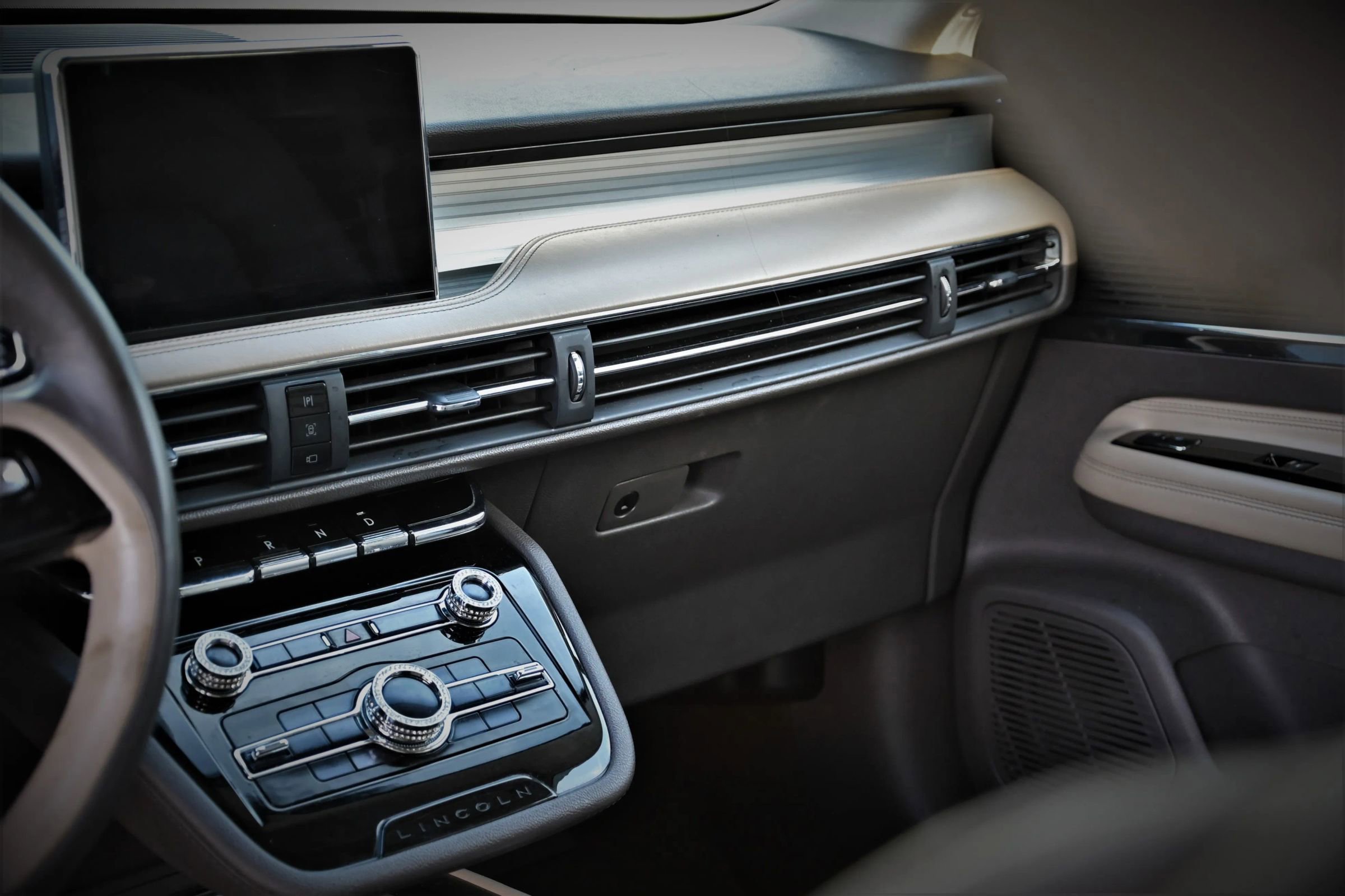 Used 2021 Lincoln Corsair AWD w/ Equipment Group 101A image 12