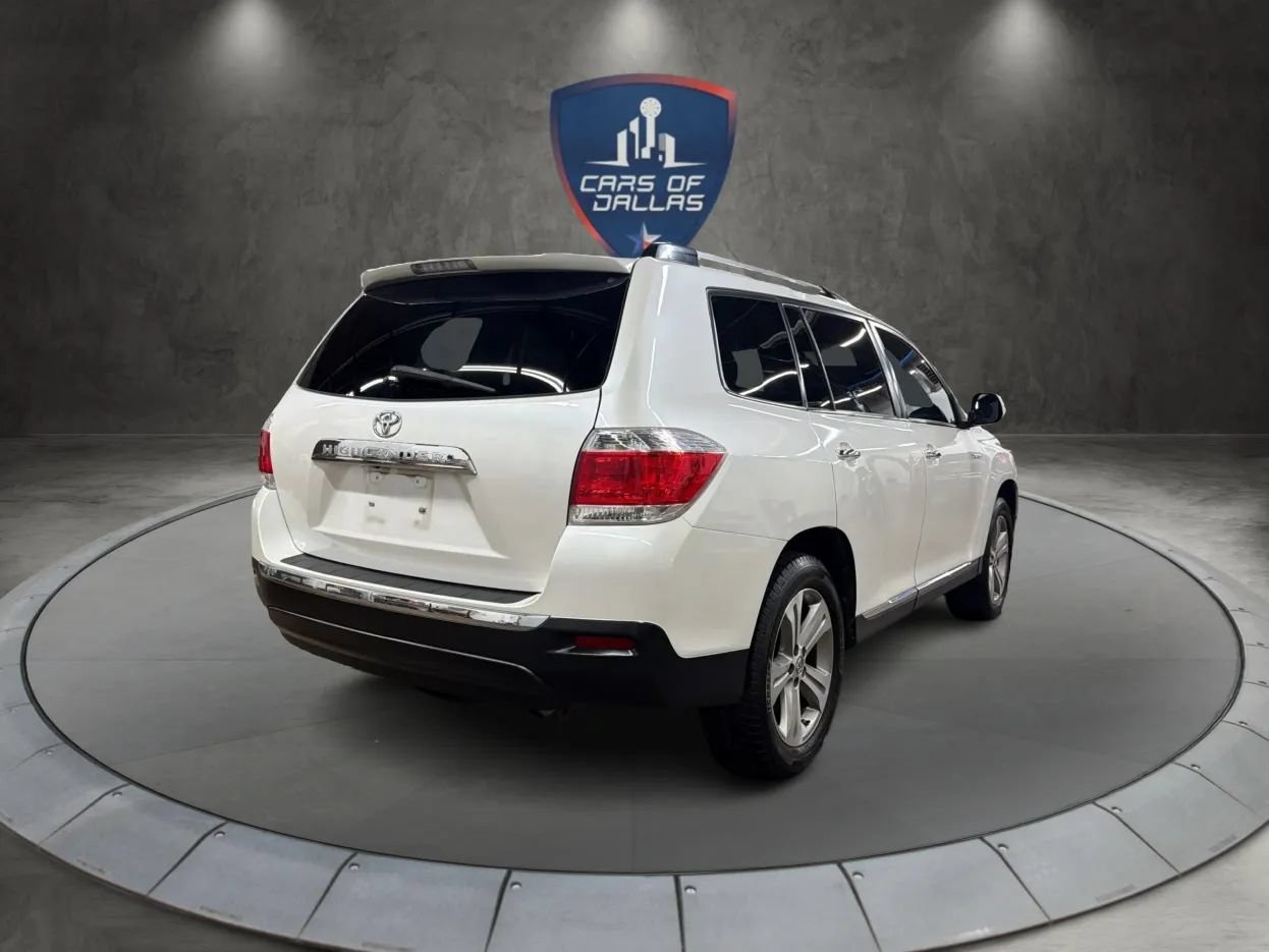 Used 2011 Toyota Highlander Limited w/ Tow Pkg FWD image 5