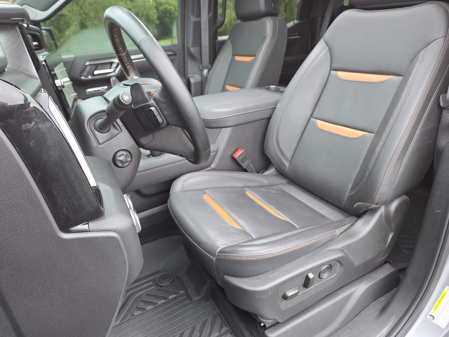 Used 2025 GMC Sierra 1500 AT4 w/ Technology Package AWD/4WD image 31