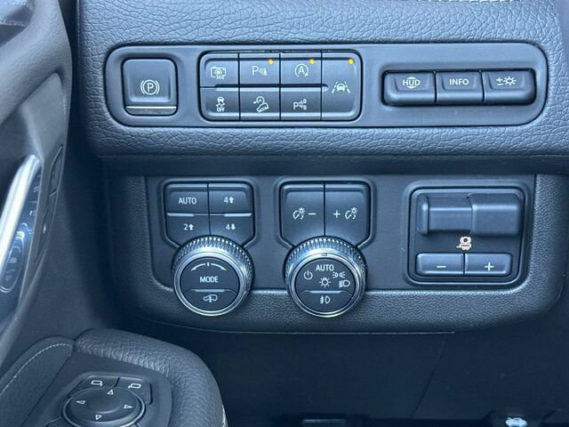 Used 2023 GMC Yukon XL Denali w/ Denali Reserve Package AWD/4WD image 37