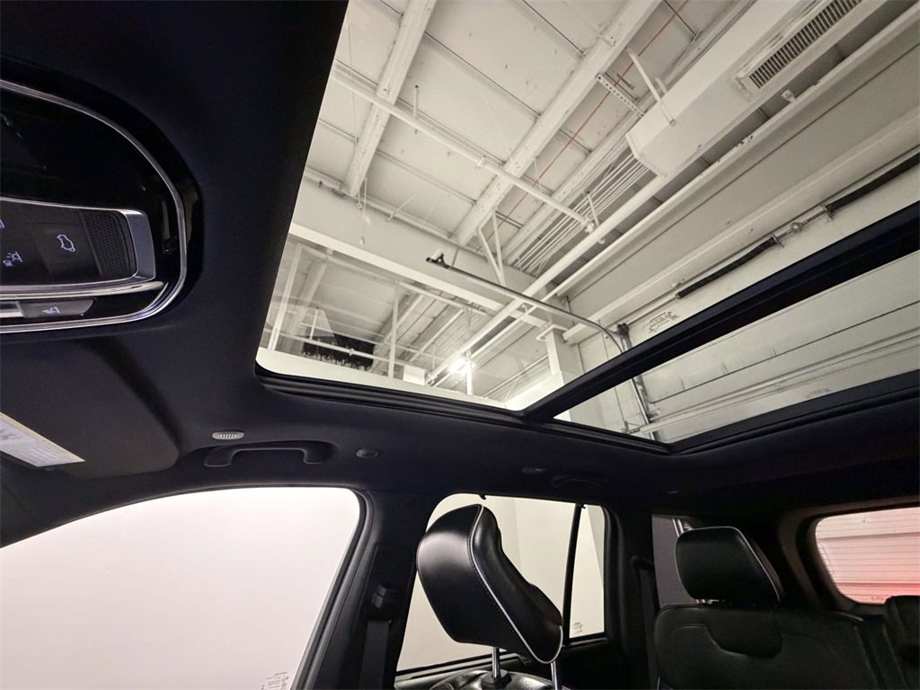 Certified 2022 Jeep Grand Cherokee Summit w/ Luxury Tech Group V image 25