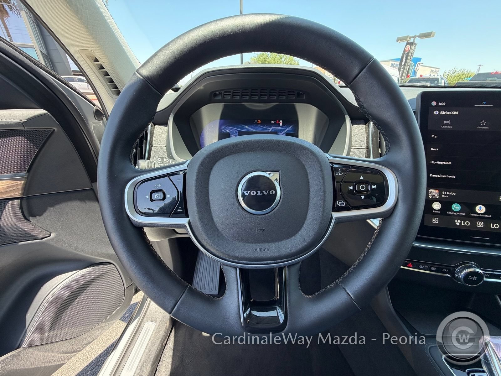 Used 2025 Volvo XC90 B5 Plus AWD/4WD image 24