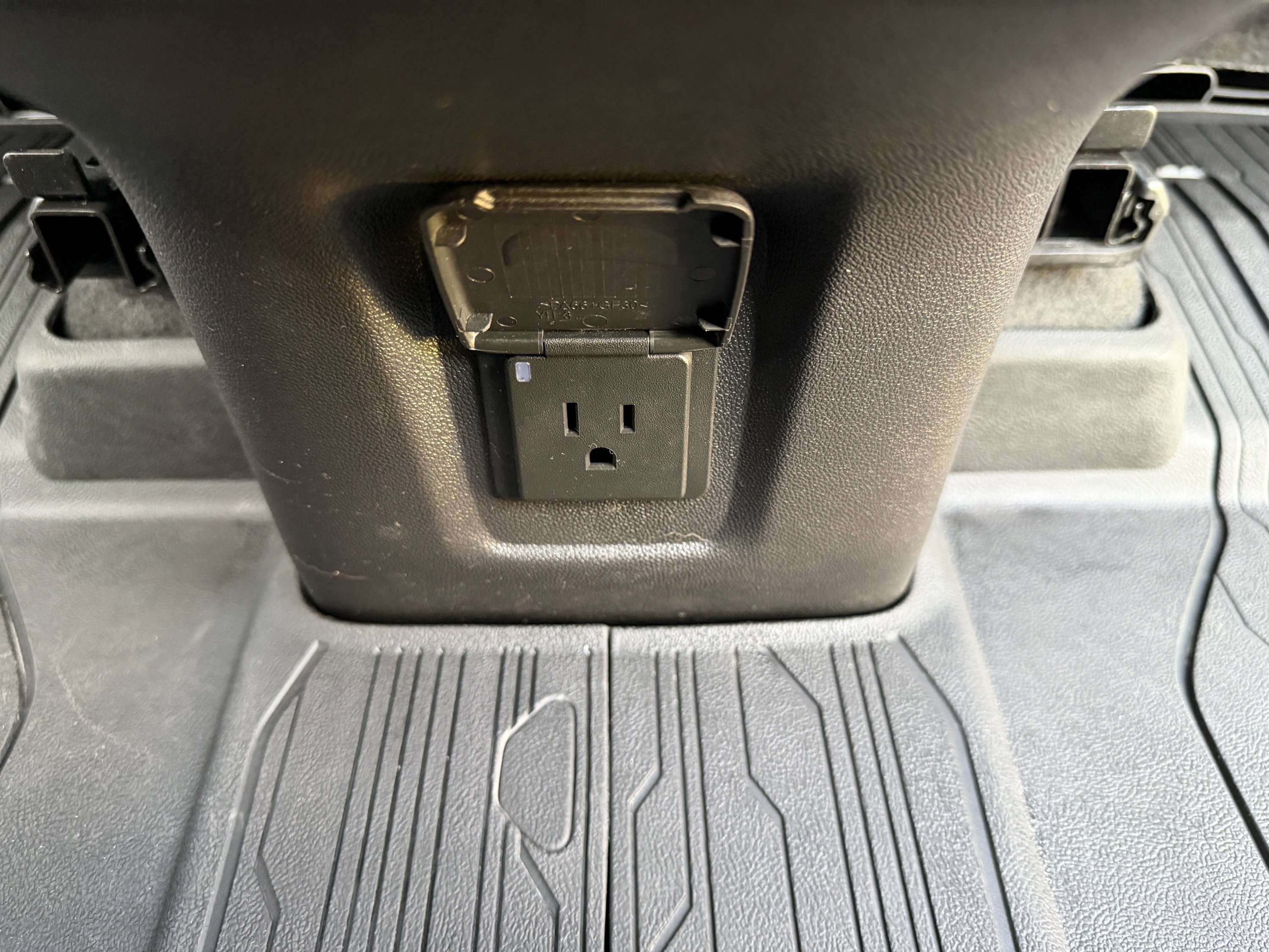 Used 2024 GMC Terrain SLT w/ Infotainment Package II AWD/4WD image 13