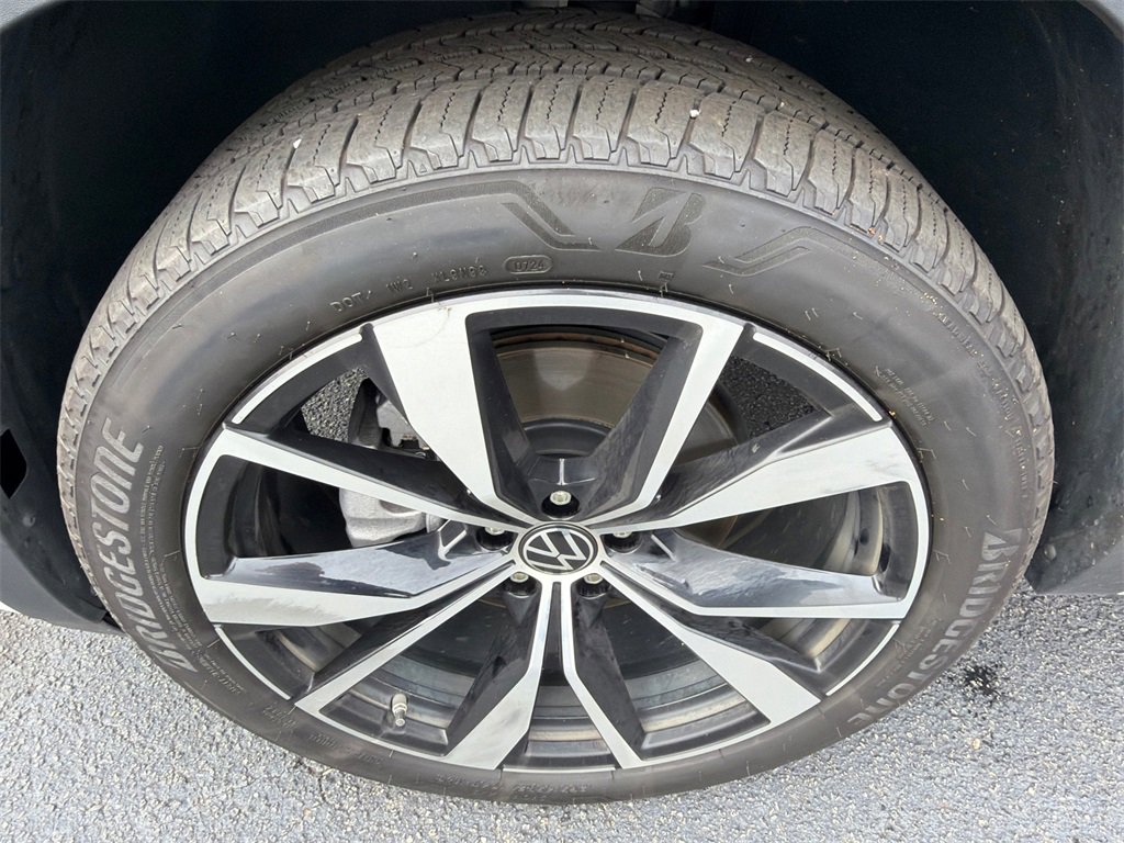 Used 2024 Volkswagen Atlas SEL Premium R-Line image 11