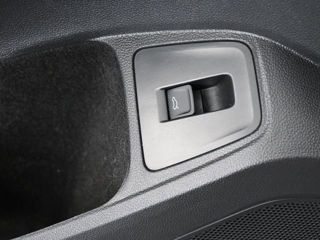 Used 2022 Volkswagen Tiguan SE image 39