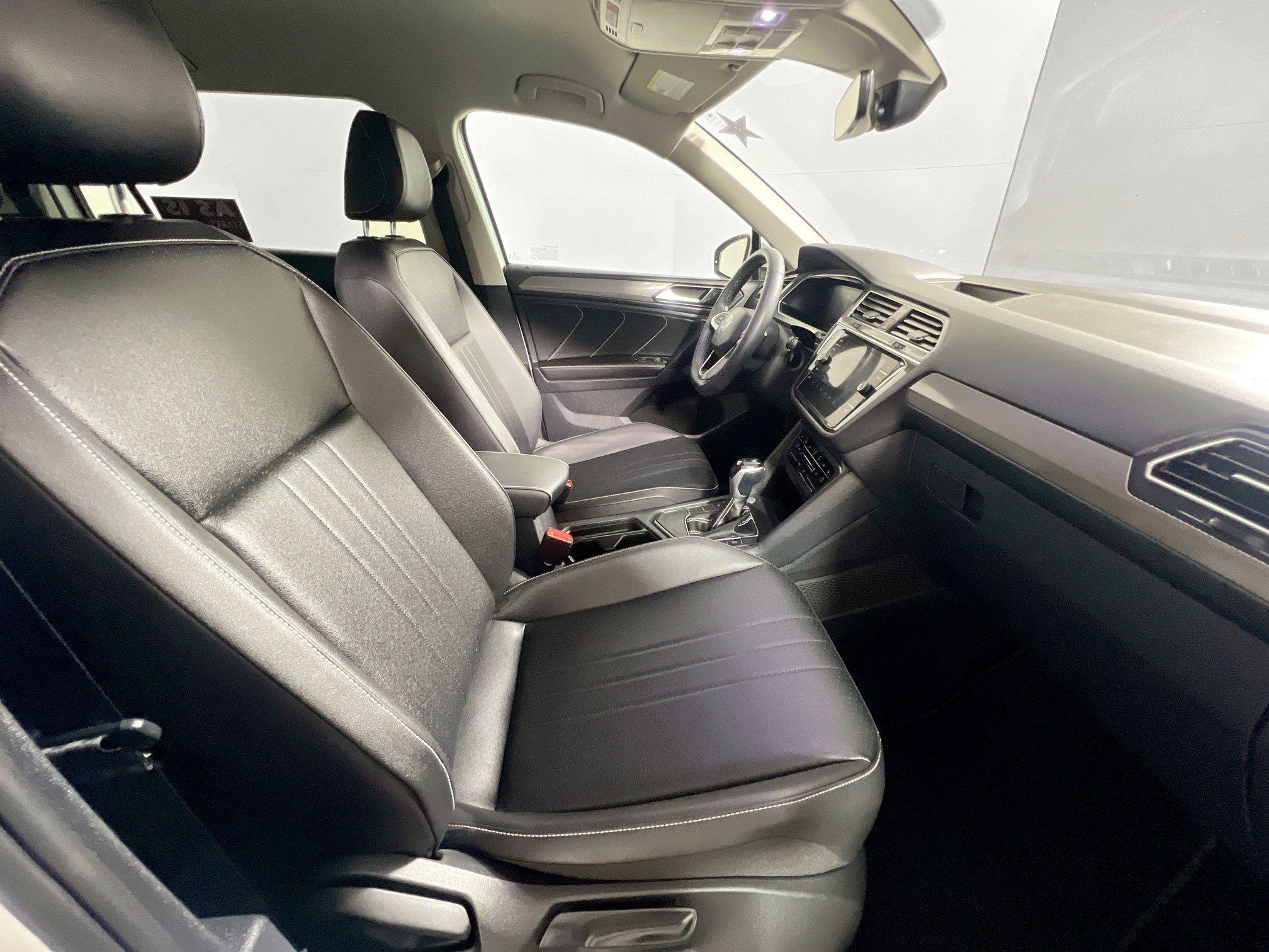 Used 2023 Volkswagen Tiguan SE image 31