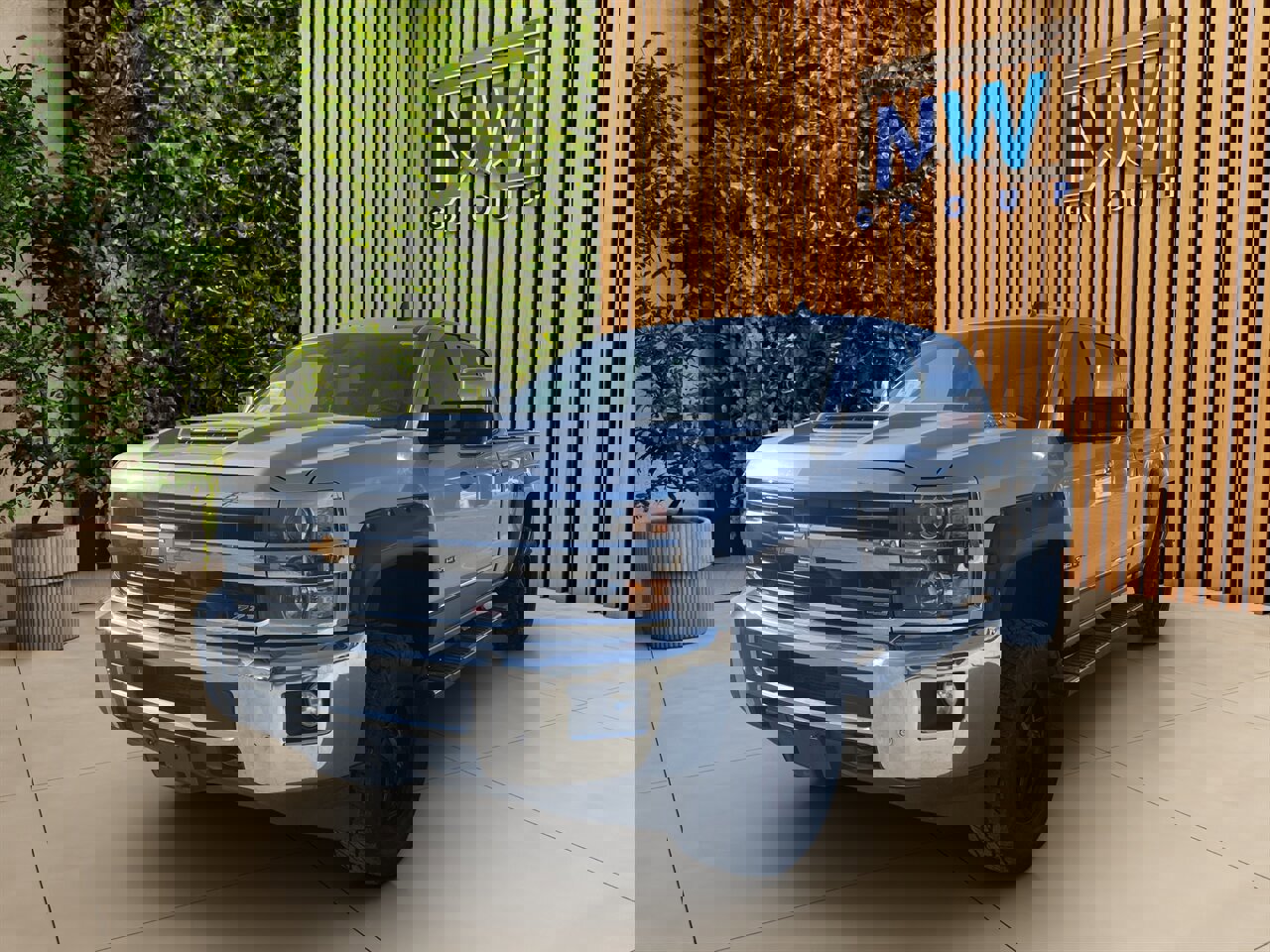 Used 2019 Chevrolet Silverado 3500 LTZ image 3