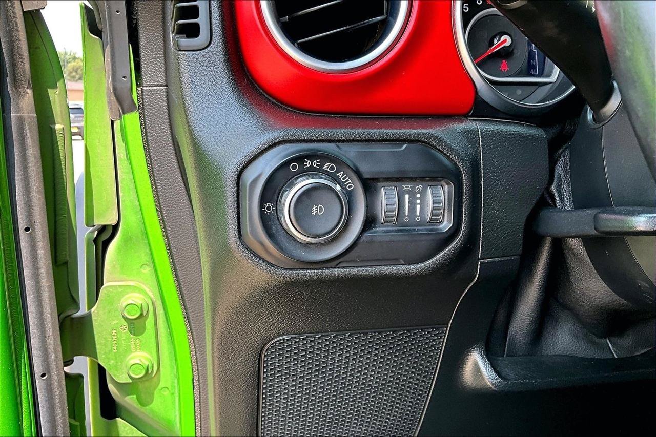 Used 2020 Jeep Wrangler Rubicon AWD/4WD image 38