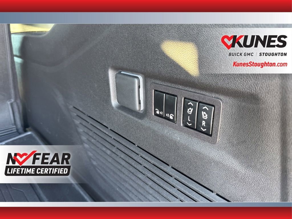 Used 2024 GMC Yukon XL Denali Ultimate AWD/4WD image 35