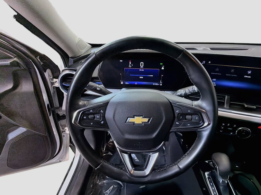 Used 2025 Chevrolet Trax LT w/ Driver Confidence Package FWD image 13