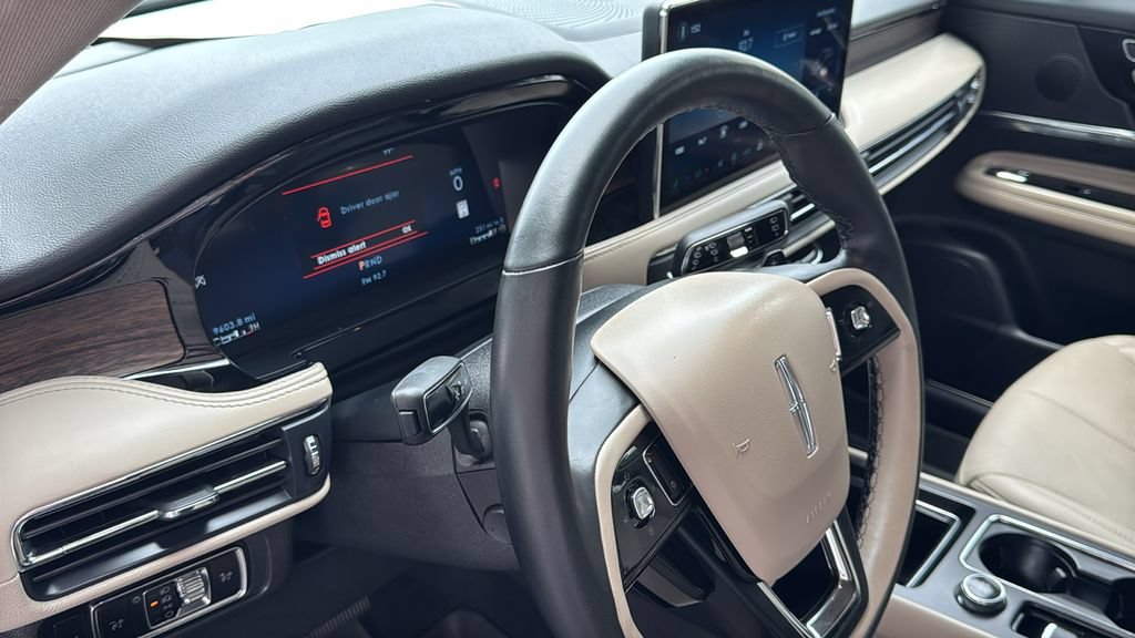 Used 2025 Lincoln Corsair Reserve FWD image 21
