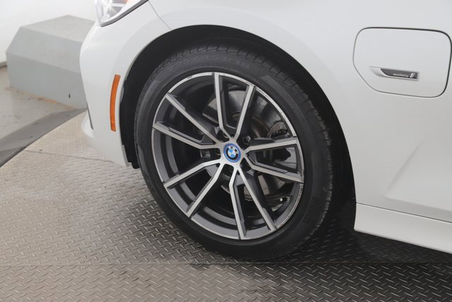 Used 2022 BMW 330e xDrive image 13