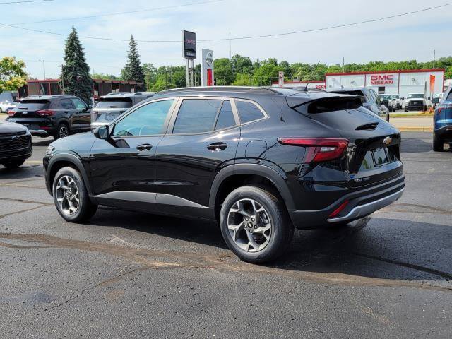 New 2026 Chevrolet Trax LT w/ LT Convenience Package FWD image 3