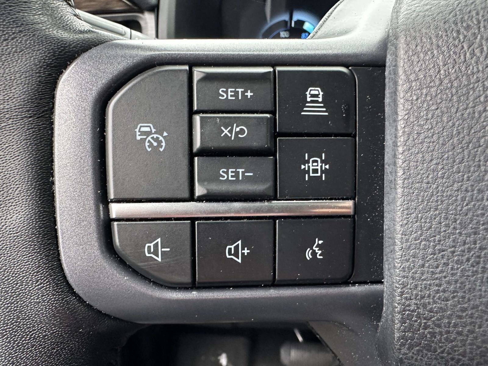 Used 2023 Ford F150 Lightning Lariat image 31
