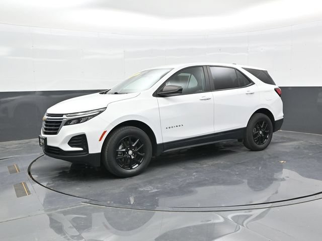 Used 2022 Chevrolet Equinox LS w/ LS Convenience Package AWD/4WD image 3
