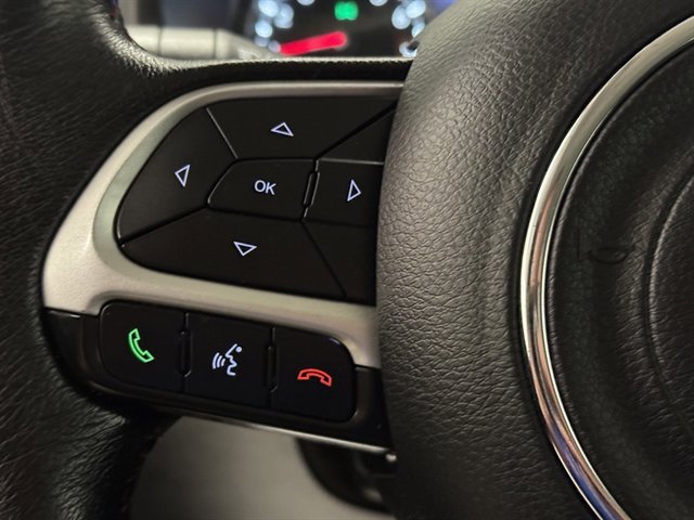 Used 2015 Jeep Renegade Trailhawk AWD/4WD image 19