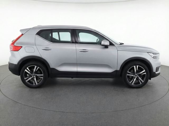 Certified 2023 Volvo XC40 B5 Plus image 28