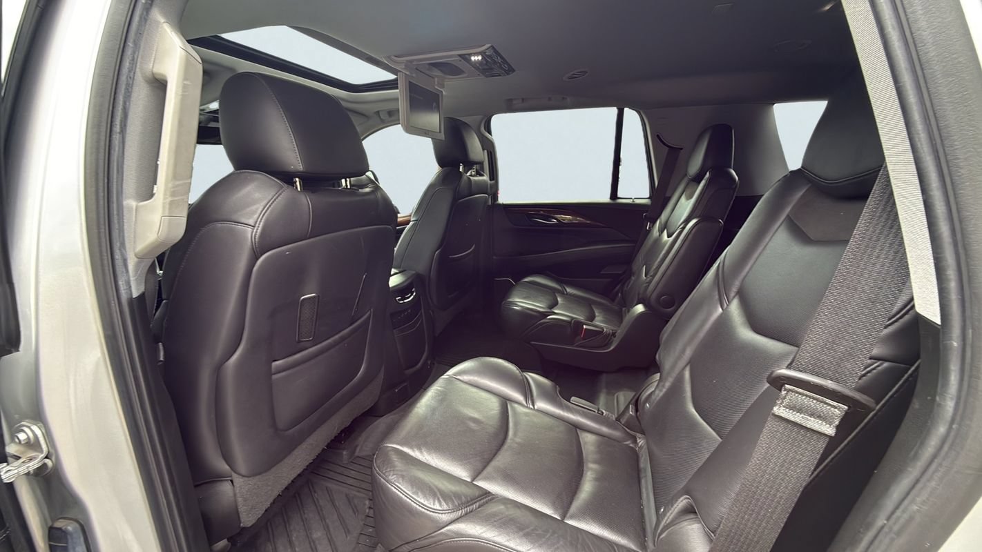 Used 2019 Cadillac Escalade Luxury AWD/4WD image 16