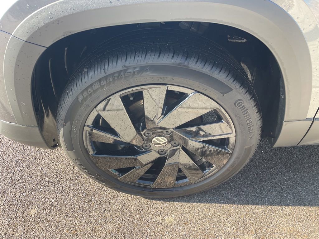 Used 2024 Volkswagen Taos SE image 12