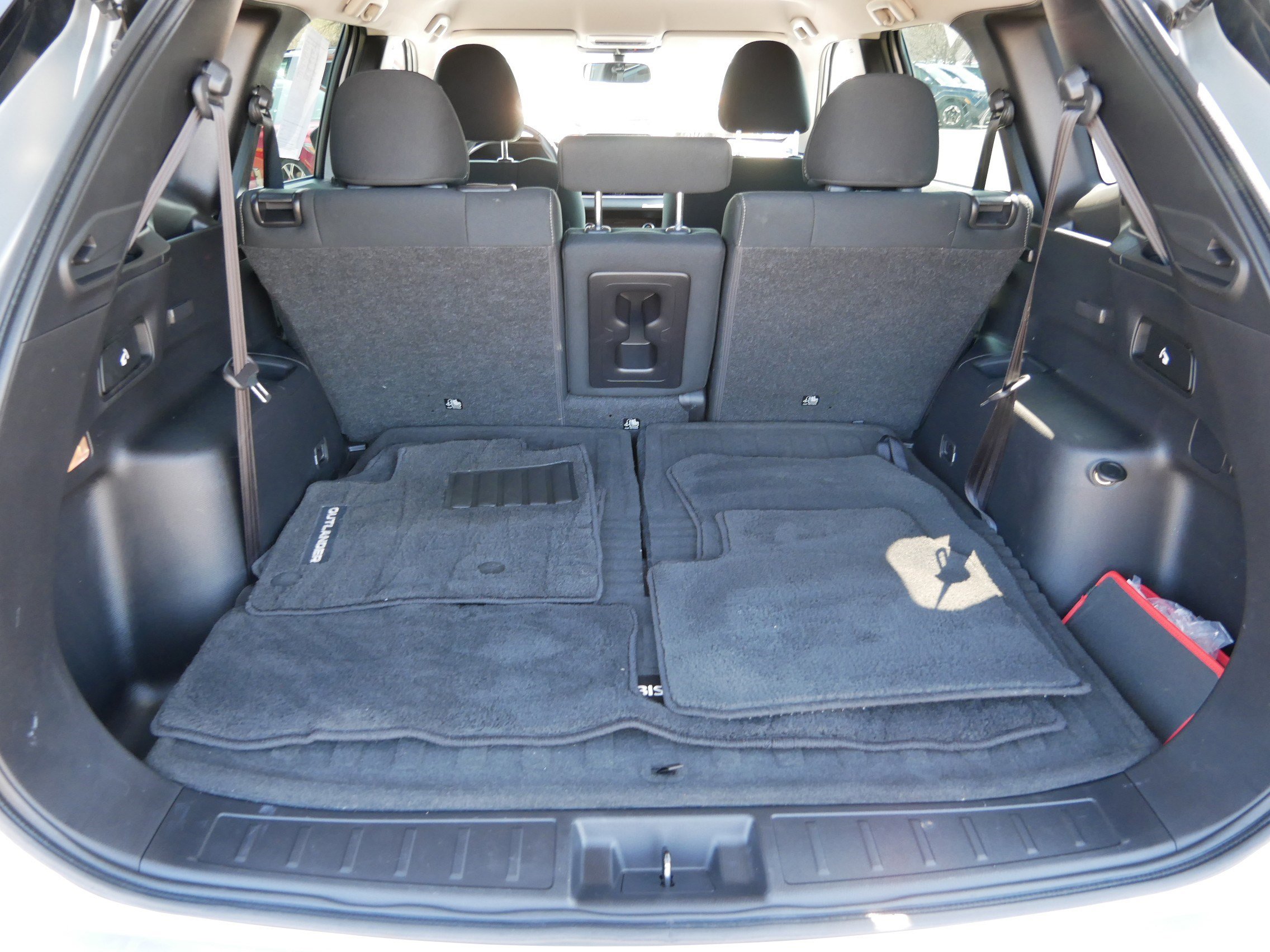 Used 2022 Mitsubishi Outlander ES image 18