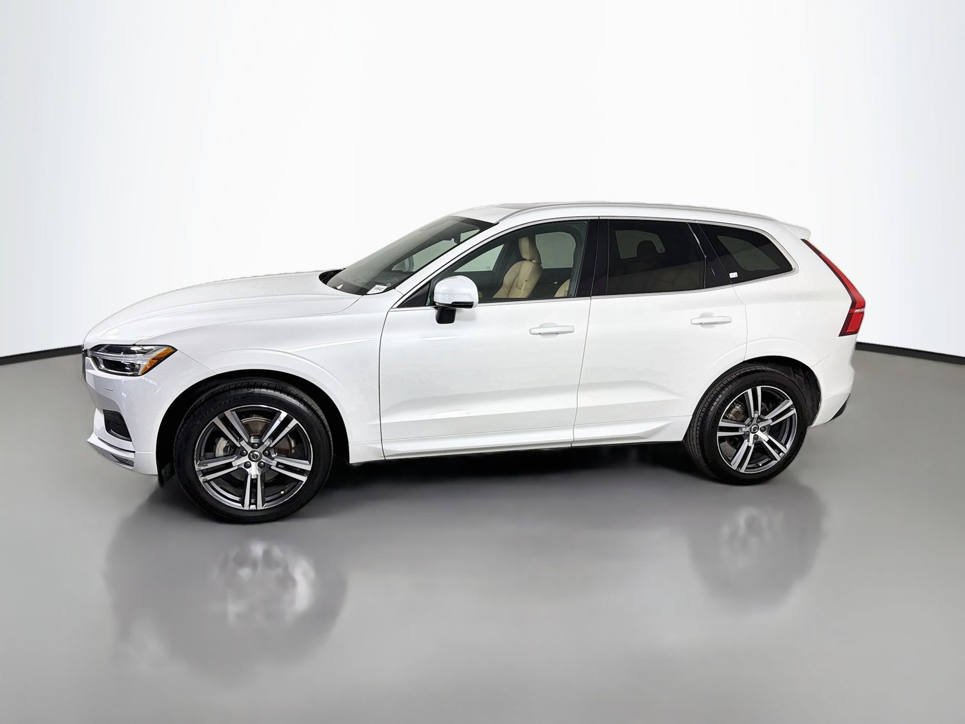 Used 2020 Volvo XC60 T5 Momentum w/ Protection Package Premier AWD/4WD image 9